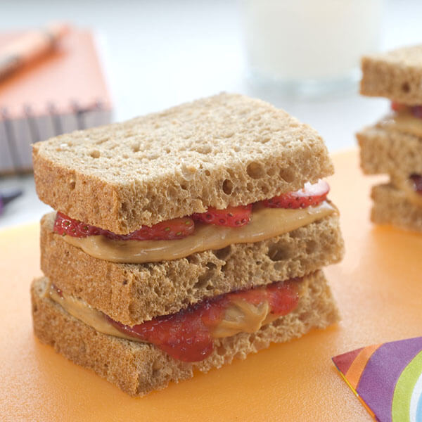 SKIPPY® Double Strawberry Peanut Butter Club / Roti Dobel Stoberi Peanut Butter