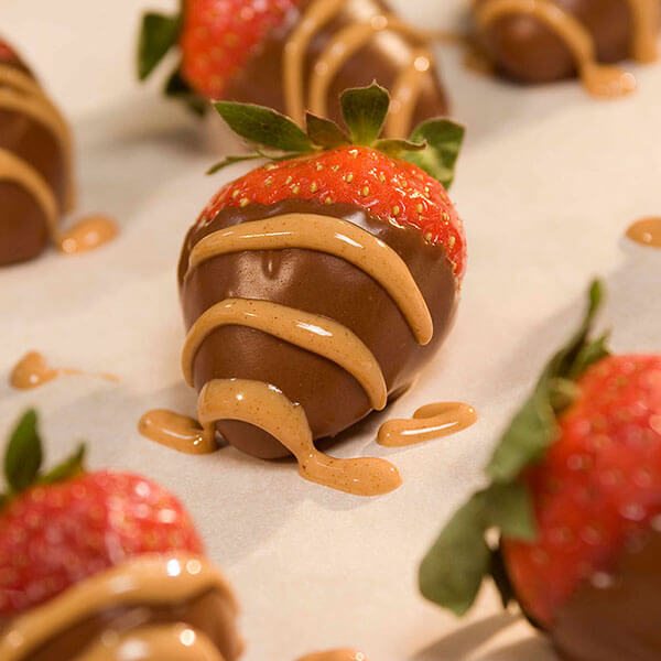 SKIPPY® Peanut Butter ‘n Chocolate Dipped Strawberries / Stoberi Celup Peanut Butter dan Chocolate